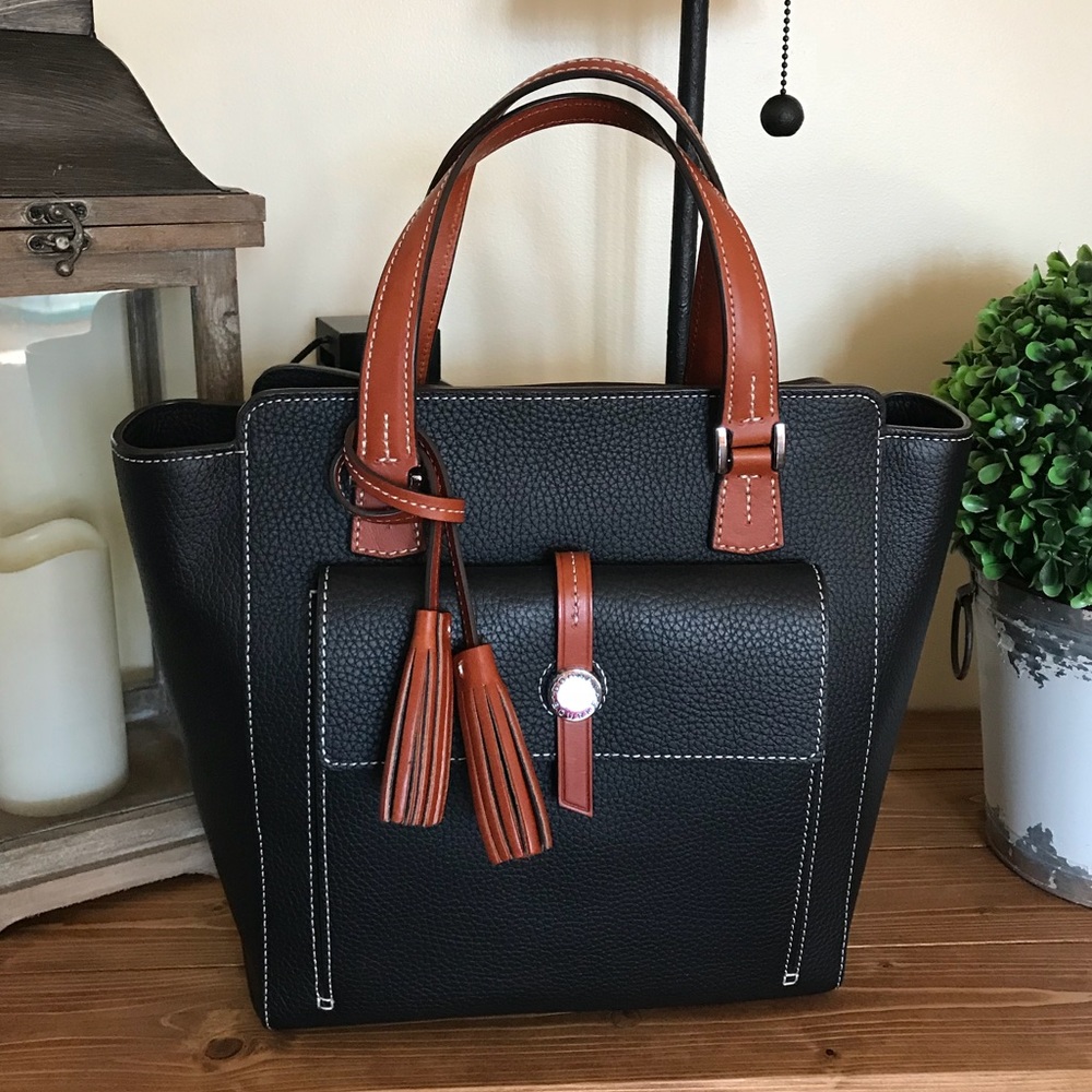 Authentic Dooney and Bourke North South shopper